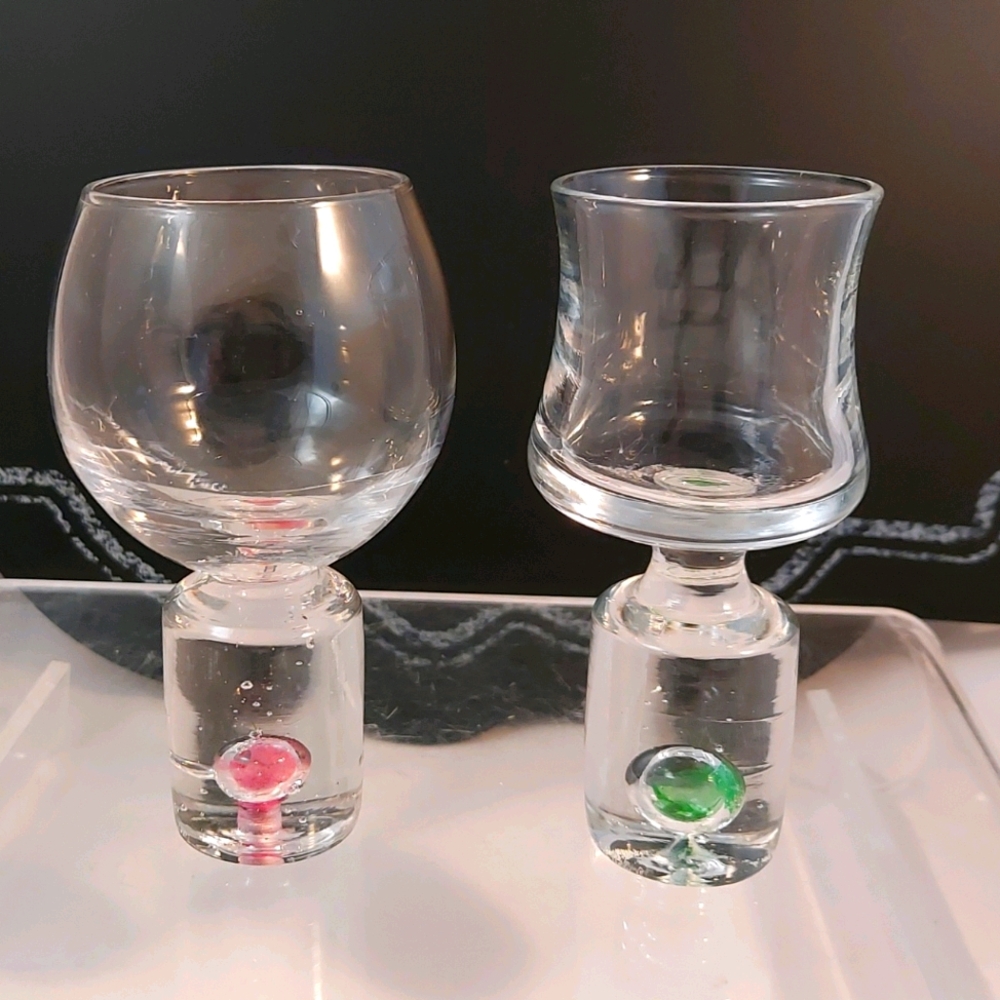 Vtg shot glasses, set of 2, color buble